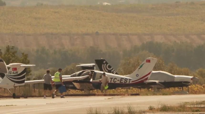 Son dakika! Eğitim uçağının iniş takımı kırıldı! Pist dışına çıktı... Çok sayıda ekip sevk edildi