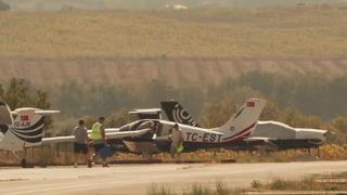 Son dakika! Eğitim uçağının iniş takımı kırıldı! Pist dışına çıktı... Çok sayıda ekip sevk edildi