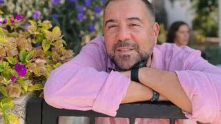 Ata Demirer Denizin içinde yatıyordu bu güzel taş diyerek paylaştı! Yarı değerli...