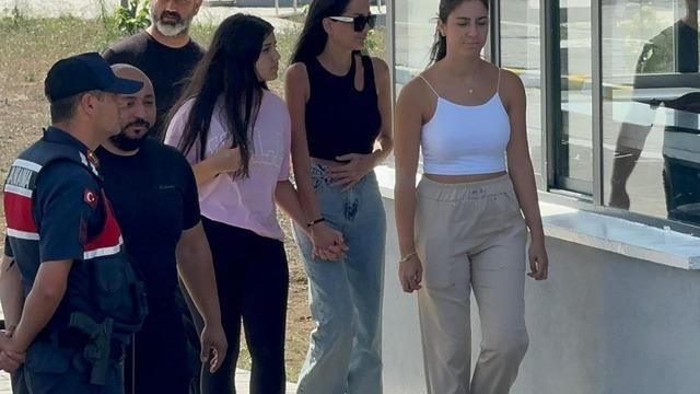 Dilan Polat Engin Polat'ı ziyareti sırasında yaptığı lüks kombinle dikkat çekti