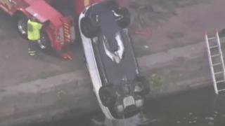 Arka koltukta otururken çiftin arabası uçurumdan aşağıya yuvarlandı! Ölümden kıl payı kurtuldular...