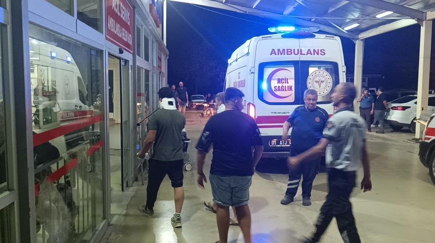 Adana'da 2 otomobil çarpıştı 6 kişi yaralandı