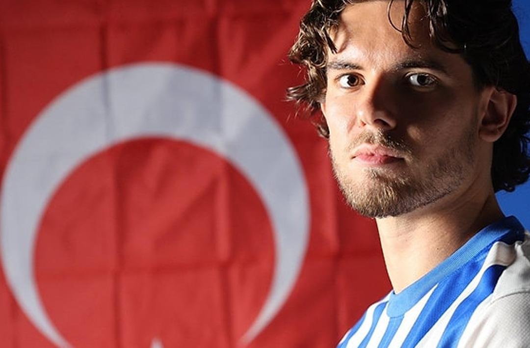 Ferdi Kadıoğlu'ndan Fenerbah&ccedil;e'ye s&uuml;rpriz telefon! ''T&uuml;rkiye'ye geri geliyorum''