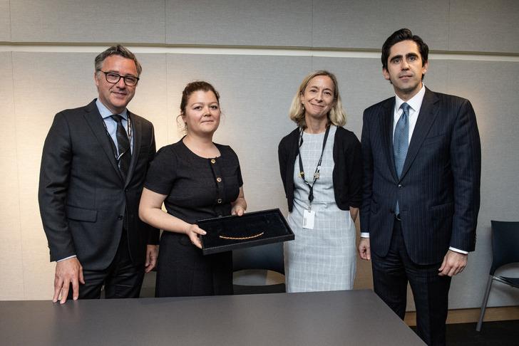 1970'lerde Manisa'dan kaçırılmış! 2 bin 700 yıllık paha biçilemeyen Bintepeler kolyesi Türkiye'ye iade edildi G3