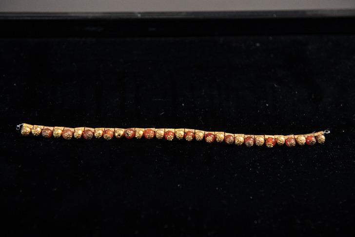 1970'lerde Manisa'dan kaçırılmış! 2 bin 700 yıllık paha biçilemeyen Bintepeler kolyesi Türkiye'ye iade edildi G4