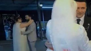Düğüne eltisi gelinlikle geldi! Yetmedi kendi dans şarkılarını çaldırttı... O anlar sosyal medyada gündem yarattı