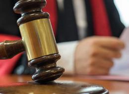 Böylesi yeni değil... Düğününe gelmeyen arkadaşıyla davalık oldu! Daha öncesinde taktığı takıyı almak için mahkemeye başvurdu