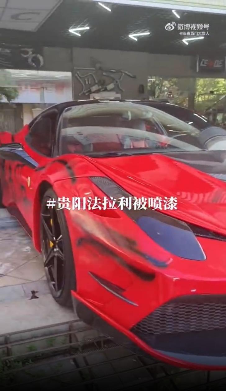 Kendisini aldatan sevgilisinden aldığı intikam aracı oldu! Lüks aracına sprey boyayla hakaretler yazdı... Kimse engel olamadı G1