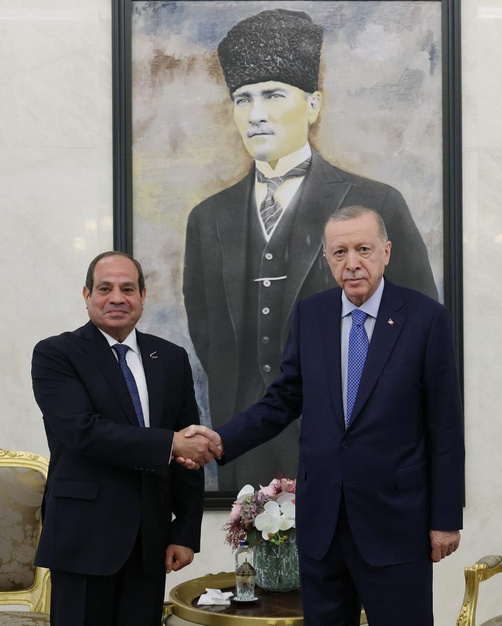 Son dakika | Ankara'da tarihi ziyaret: Mısır Cumhurbaşkanı Sisi Türkiye'de! Cumhurbaşkanı Erdoğan havalimanında karşıladı G3