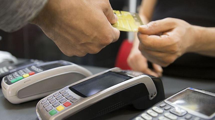 Kredi kartı kullananlar dikkat, gündem yaratacak iddia! Bankalar aylık sınırı doldurunca taksitlere sınırlama getirildi: 'En büyük özel bankalardan biri...' diyerek duyurdu