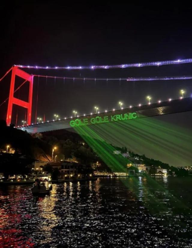 Böyle veda görülmedi! Fenerbahçe taraftarı yıldız ismin takımdan gidişini, ismini Boğaziçi Köprüsü'ne yansıtarak kutladı 640xauto