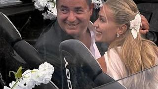 Acun Ilıcalı'nın eşi Ayça Çağla Altunkaya gelinliğiyle mest etti! Düğün sırasındaki mini elbisenin fiyatı olay...