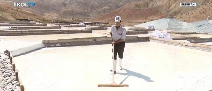 Erzincan Kemah’ta sadece yılın 3-4 ayı üretiliyor! Osmanlı döneminde başladı hala devam ediyor: Anzer balı kadar kıymetli… G3