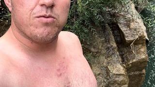 372 gün su altında kalan telefonu bulup açtı, sahibi bile telefonun onun olduğuna inanamadı