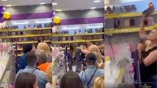 Ünlü kozmetik mağazasında benzer görüntüler! Yine indirim yine izdiham... Müşteriler ürünleri almak için saça saça baş başa kavga etti