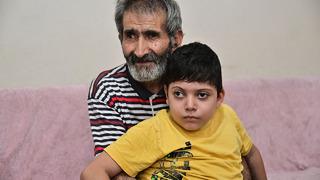 Sosyal medyada gündem olmuştu! Torununu sırtında taşıyan dede konuştu