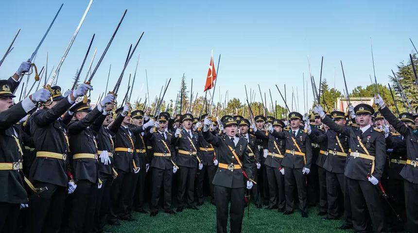 SON DAKİKA | Teğmenlerin kılıçlı yemini gündem olmuştu! MSB'den açıklama 'Gereken işlemler yapılacaktır'