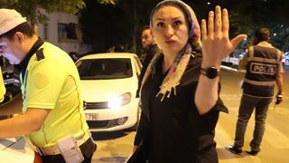 'Kamu personeliyim' dedi, polise yaptığı anlamsız teklif kameralara yansıdı! İstediğini alamayınca yaptığı hareketle pes dedirtti