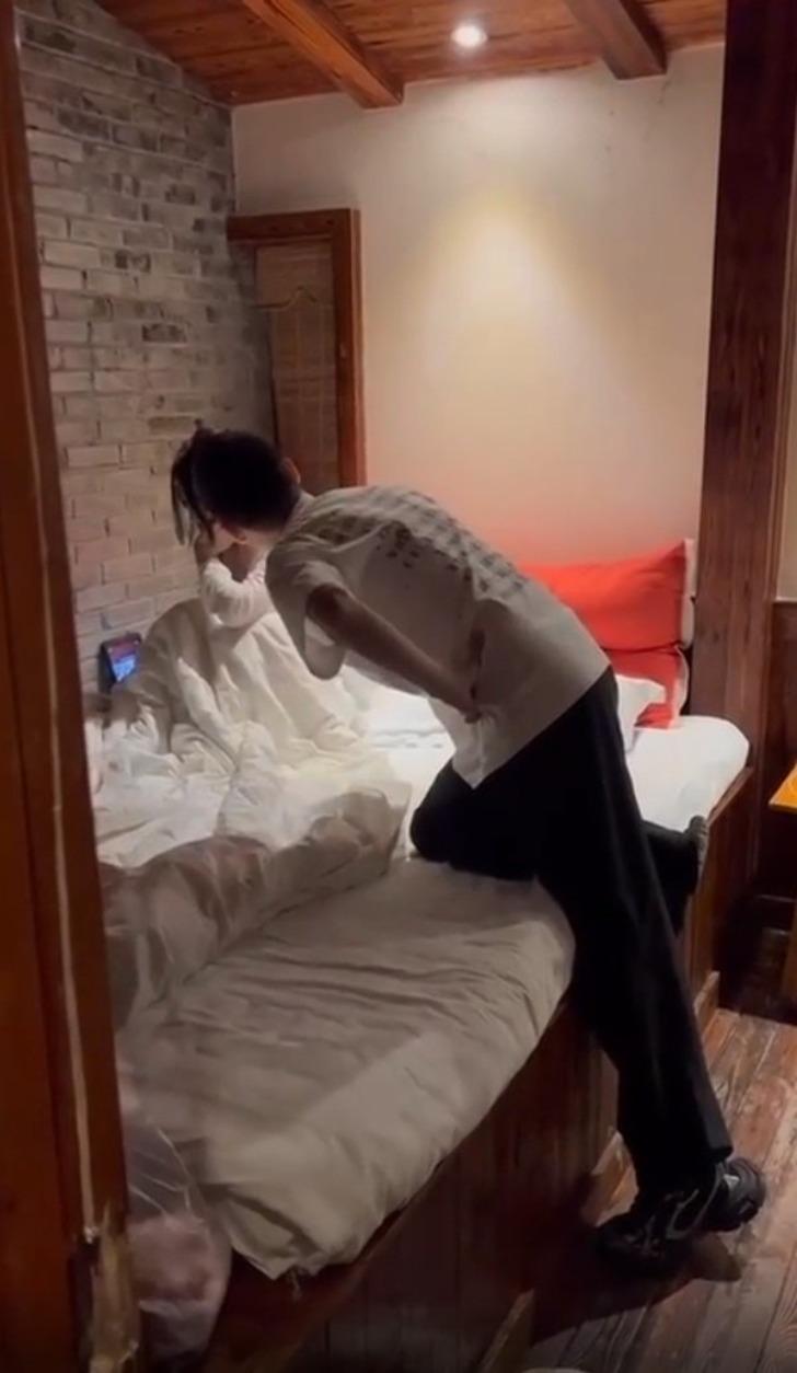 Karısını otel odasında başka bir adamla aynı yatakta basan koca ihaneti böyle ifşa etti! Bir de 5 yaşındaki kızı da odadaymış... "Hemen boşa" G2