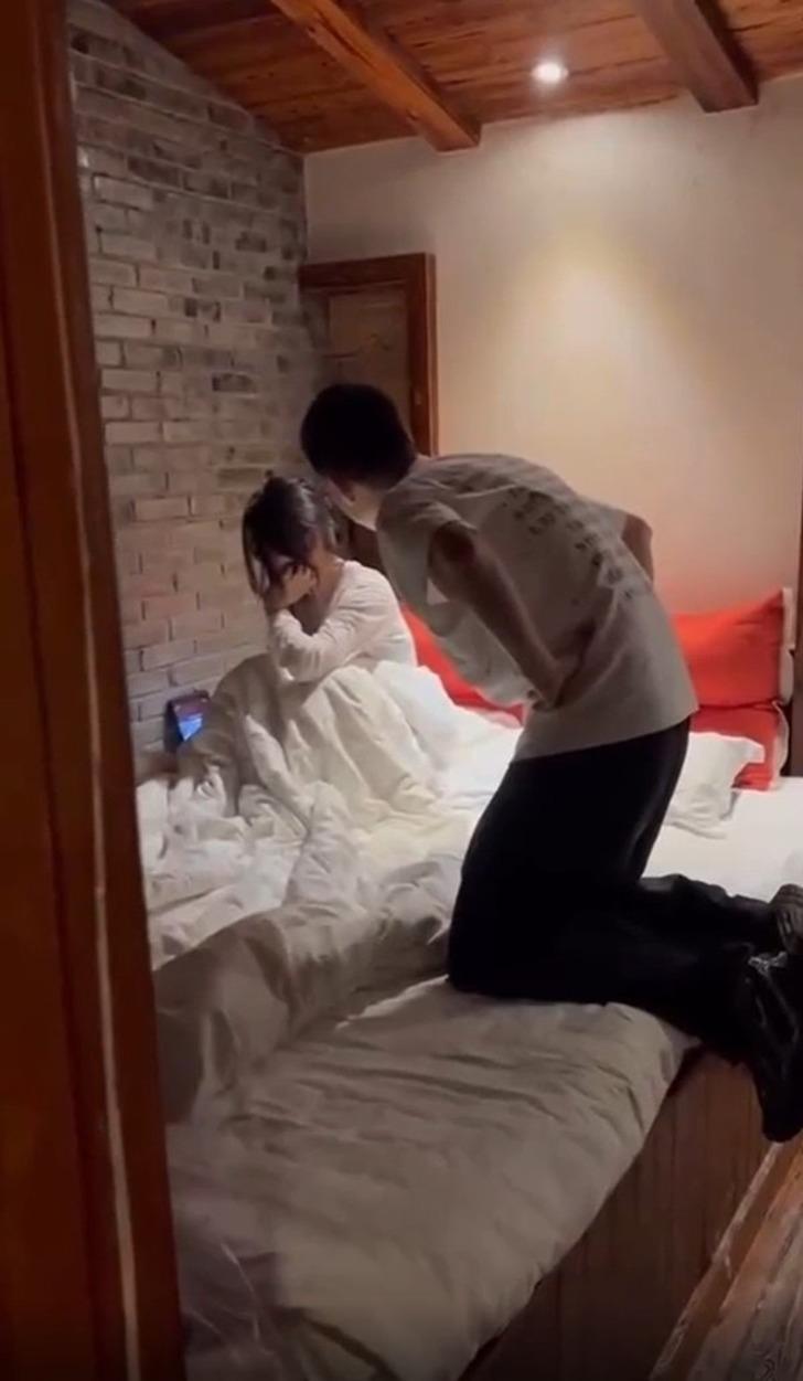 Karısını otel odasında başka bir adamla aynı yatakta basan koca ihaneti böyle ifşa etti! Bir de 5 yaşındaki kızı da odadaymış... "Hemen boşa" G3