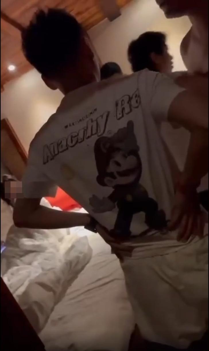 Karısını otel odasında başka bir adamla aynı yatakta basan koca ihaneti böyle ifşa etti! Bir de 5 yaşındaki kızı da odadaymış... "Hemen boşa" G5