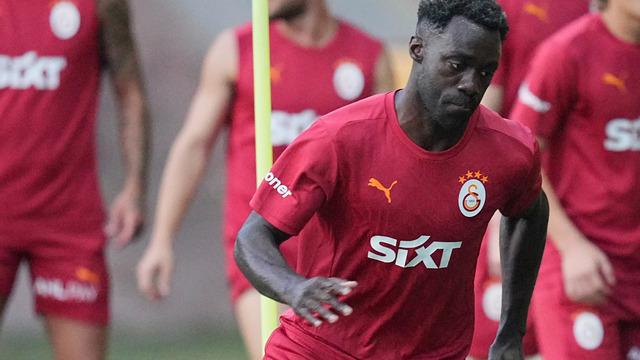 Galatasaray’da Davinson Sanchez takımla birlikte çalıştı