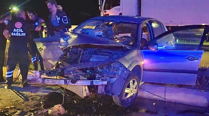 Sivas'ta iki otomobil çarpıştı, 1 kişi öldü, 2 kişi yaralandı