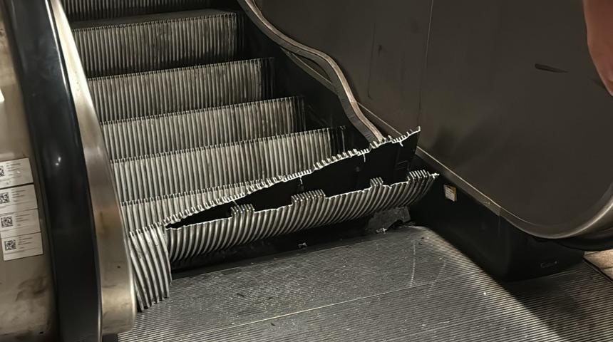 Sarıyer'deki metro istasyonunda korku dolu anlar! Yürüyen merdiven ikiye ayrıldı