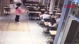 Kafede dehşet anları! Mesaj atıp rahatsız ettiği iddiasıyla kurşunladı... Olayın görüntüleri ortaya çıktı