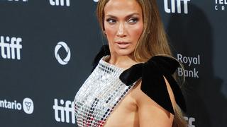 Jennifer Lopez yan dönünce olay oldu! Resmen intikam elbisesi
