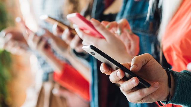 Biri bizi dinliyor! Cebimizdeki casus cep telefonu: Ses, görüntü... Sürekli kayıtta ama engellemenin bir yolu var!