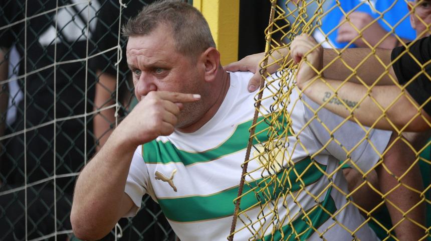 Bursaspor galibiyeti tribünde kalan 6 taraftar ile kutladı