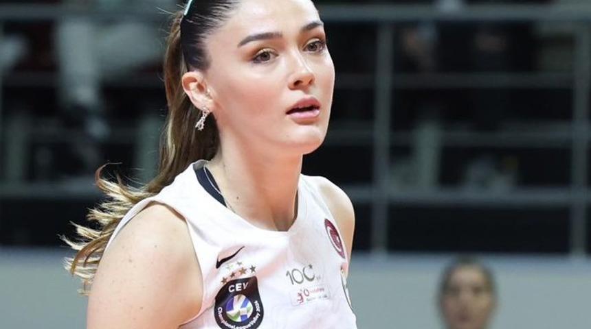 Voleybolcu Zehra Güneş büstiyer-pantolon kombini yaptı! Tarzıyla yine tam not aldı: Hem çekici hem sade...