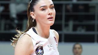 Voleybolcu Zehra Güneş büstiyer-pantolon kombini yaptı! Tarzıyla yine tam not aldı: Hem çekici hem sade...