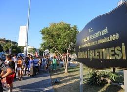 Yunan da fırsatını buldu! Bodrum, Çeşme’de fiyatlar uçunca akın etmişlerdi: Türk’e ucuz tatil yaptırmayacaklar, vergi geliyor