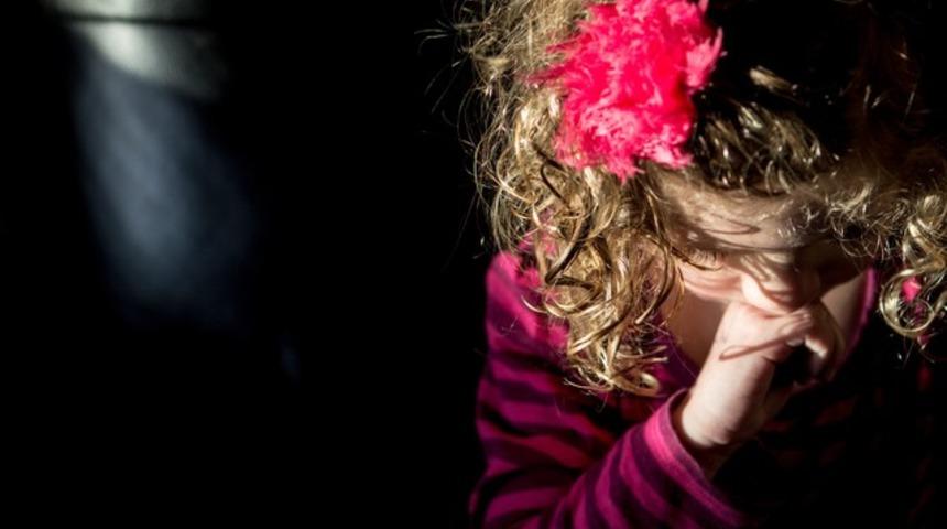 Tırnak yiyen &ccedil;ocuk &uuml;zerinde baskı kurmayın!