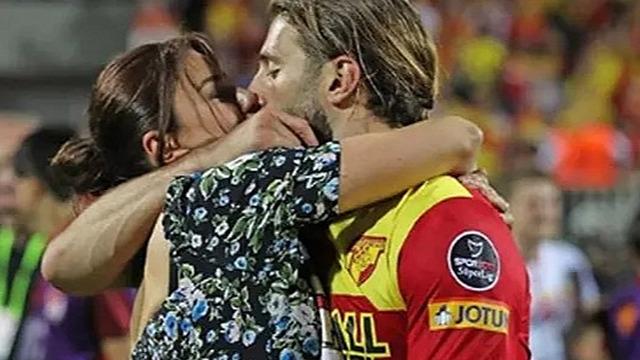 Ebru Şancı futbolcu eşi Alpaslan Öztürk ile evlilik yıl dönümünü bakın nerede kutladı! Kocasıyla yine dalga geçti
