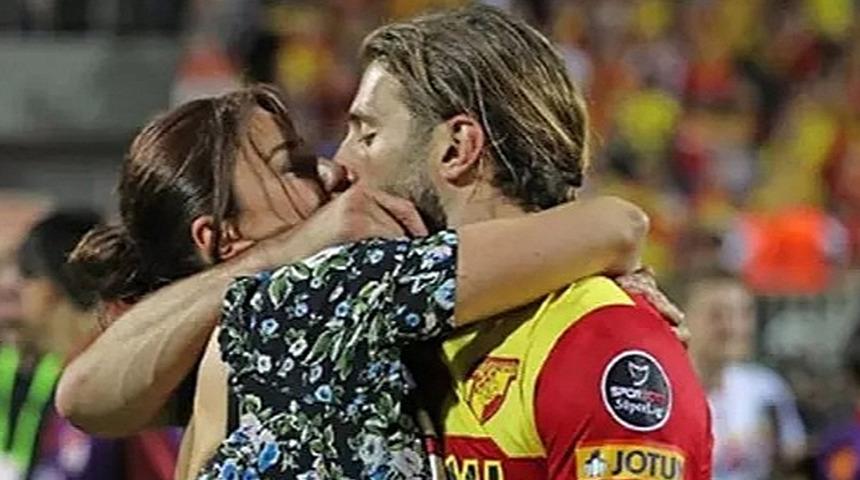 Ebru Şancı futbolcu eşi Alpaslan Öztürk ile evlilik yıl dönümünü bakın nerede kutladı! Kocasıyla yine dalga geçti