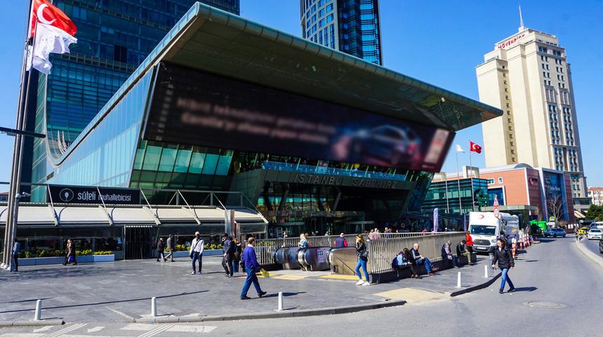İstanbul'un en yüksek binasıydı! Sapphire AVM borçları yüzünden kapandı