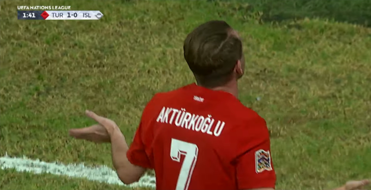 İzlanda maçında şov yapan Kerem Aktürkoğlu'ndan göndermeli sevinç! Tribünlere döndü ve... G3