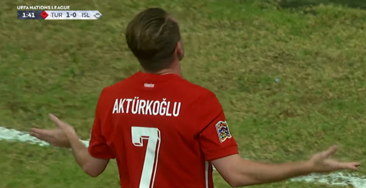 İzlanda maçında şov yapan Kerem Aktürkoğlu'ndan göndermeli sevinç! Tribünlere döndü ve... G4