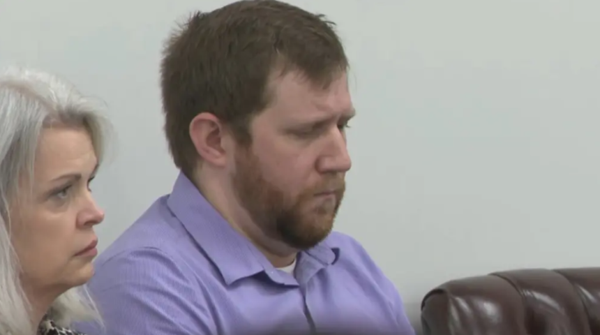 Ortaokulda skandal! Öğretmen kız öğrencilerin soyunma odasına gizli kamera yerleştirdi... Görüntüleri bilgisayarında saklamış 