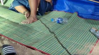 11 yaşındaki oğlunu sahile zincirledi! Babasından skandal savunma: Daha fazla sorun çıkartmasını istemedim