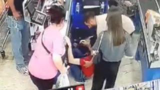 Zincir market çalışanı genç kız kan bağışında bulunup çalışmaya gitti ancak yoğun iş temposuna dayanamadı, baygınlık geçirdi