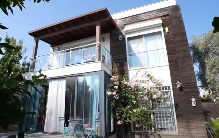Yeliz Yeşilmen Bodrum'daki lüks villasını gezdirdi! Özene bezene yaptırdığı altınları tek tek gösterdi! Elmaslar, pırlantalar, metrelik zincirler...  G1