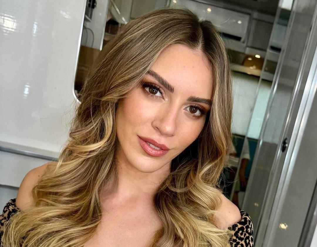 7 yıl sonra setlere d&ouml;nen Sinem Kobal film &ccedil;ekimi bitince soluğu tatilde aldı! Pozlarına beğeni yağdı