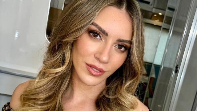 7 yıl sonra setlere dönen Sinem Kobal film çekimi bitince soluğu tatilde aldı! Pozlarına beğeni yağdı