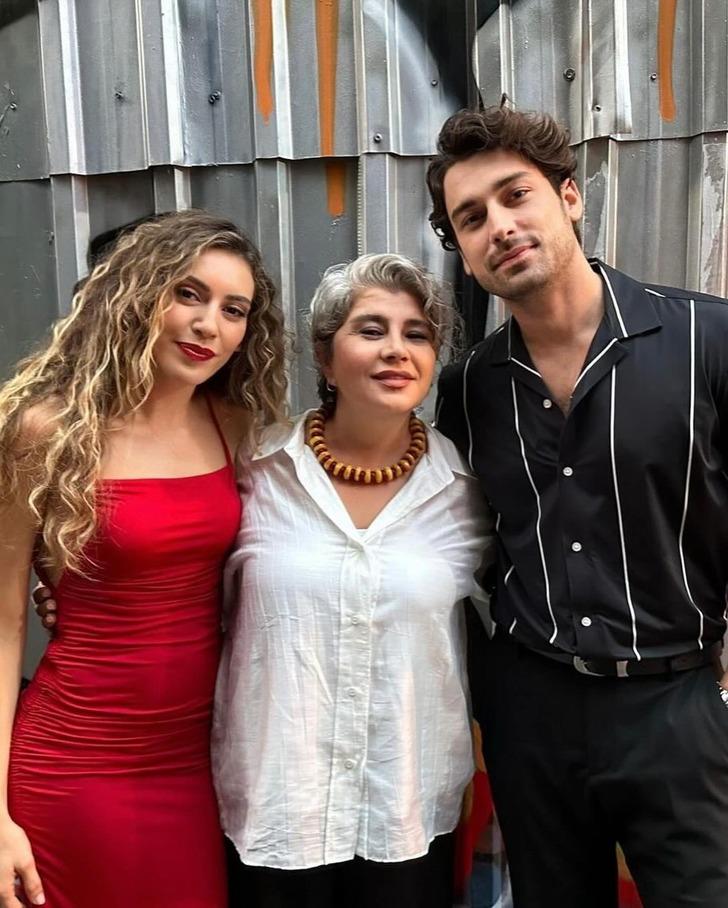 7 yıl sonra setlere dönen Sinem Kobal film çekimi bitince soluğu tatilde aldı! Pozlarına beğeni yağdı G3