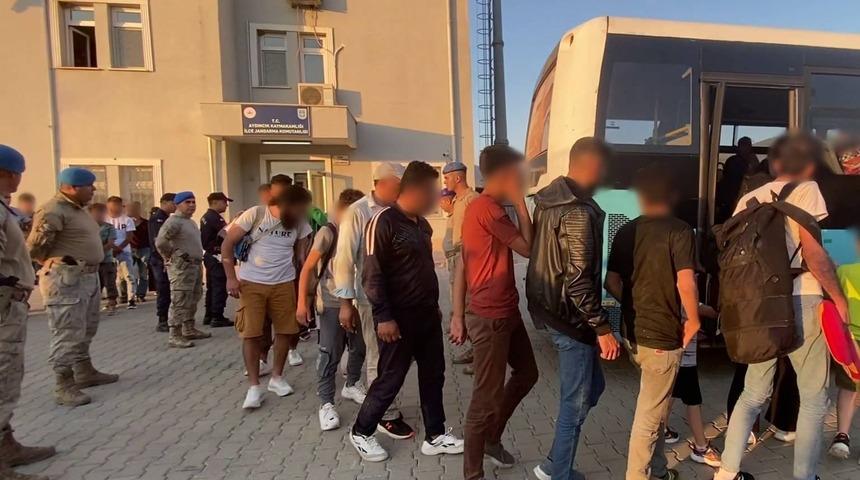 Mersin'de 50 düzensiz göçmen yakalandı