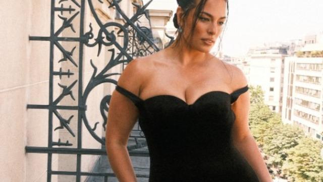 Dünyanın en seksi kadını seçilmişti... Kıvrımlı model Ashley Graham cesur tarzıyla dikkat çekti! Bakan bir daha baktı